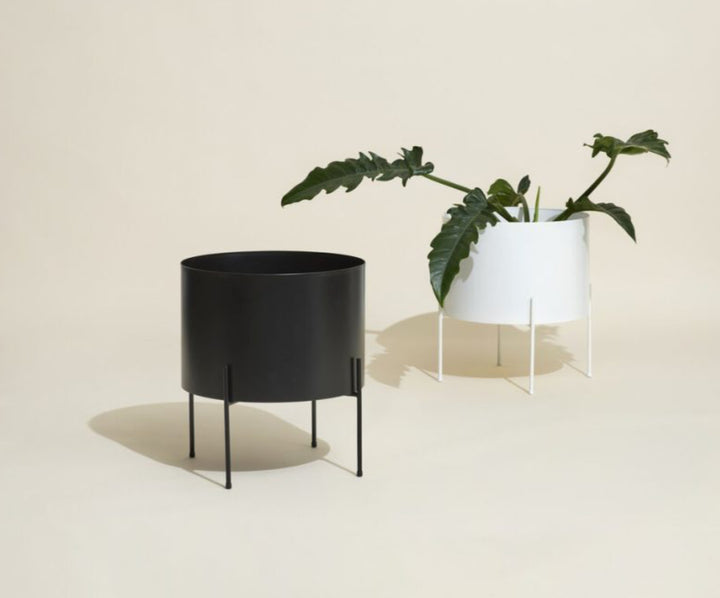 Airy Planter - 2 colours available (black & white)