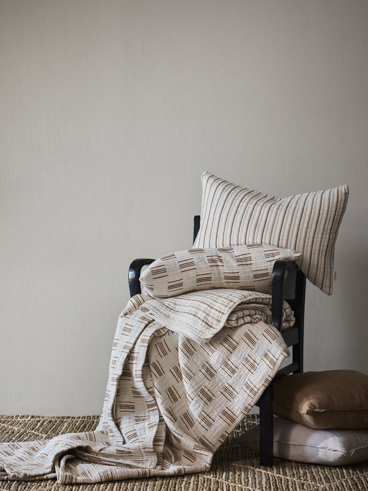 Lola bedspread
