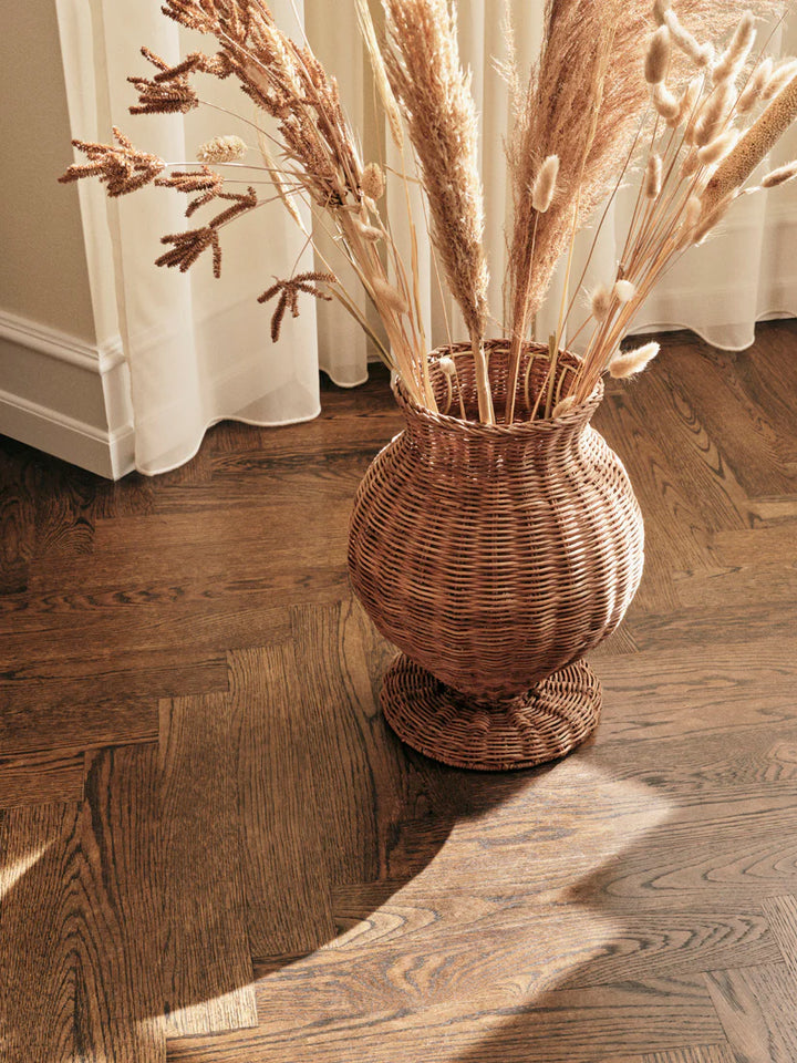 Ama Vase