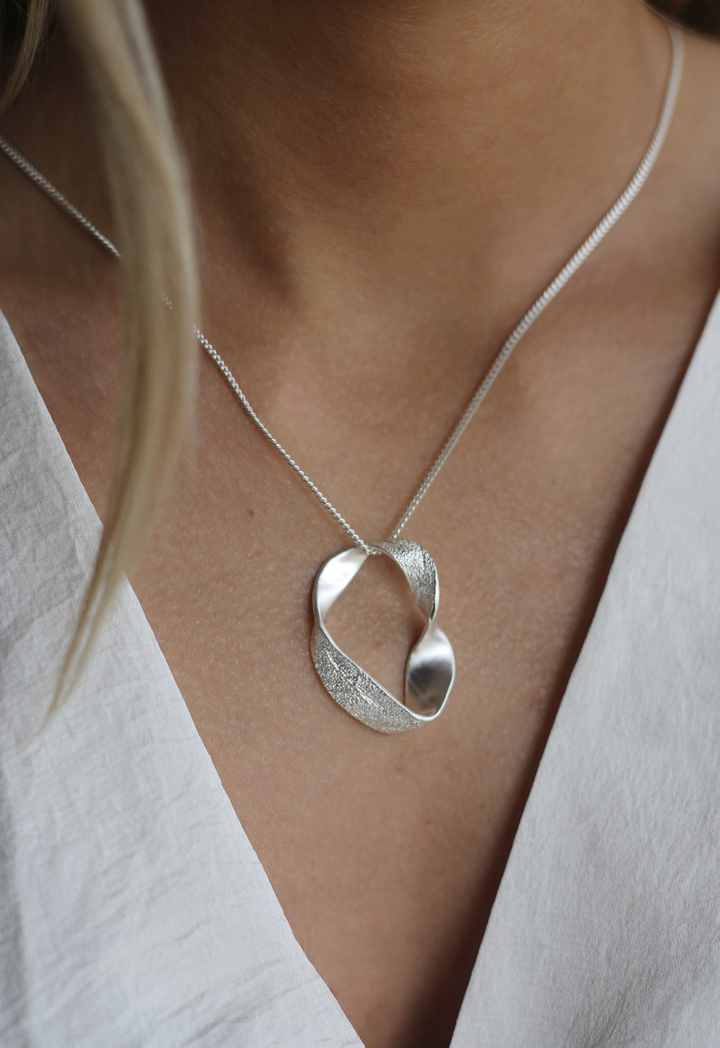Arise Necklace Silver