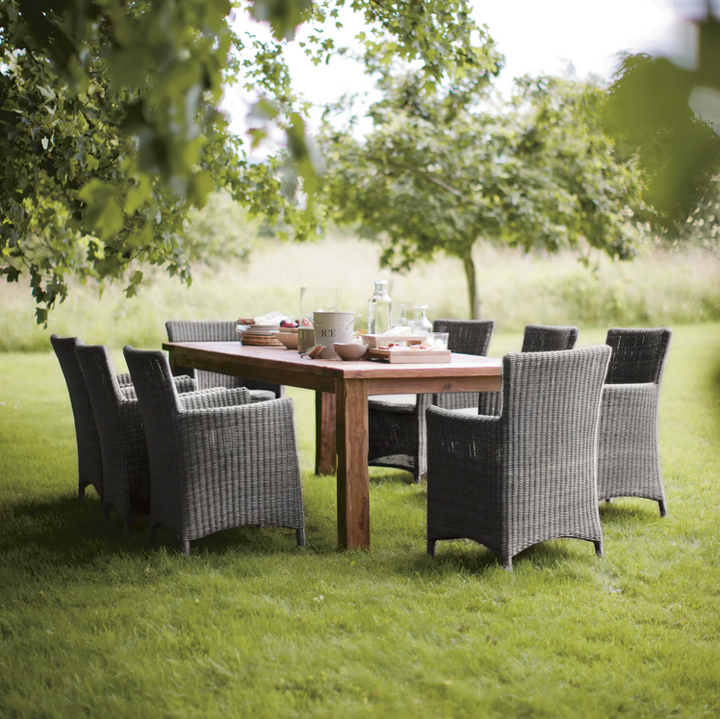 Mavas Outdoor Table