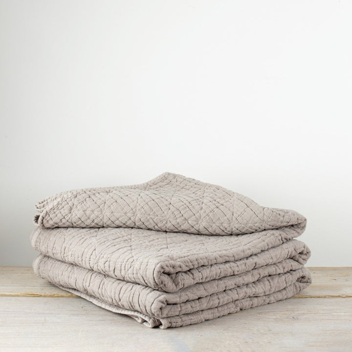 Lilla Taupe Throw / Bedspread